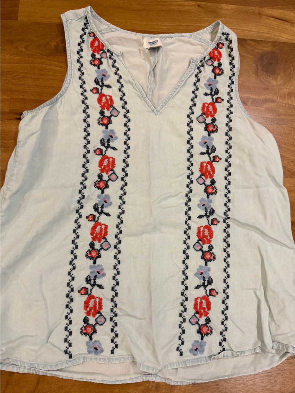 Old Navy Light Blue Top with Gray Size Tag